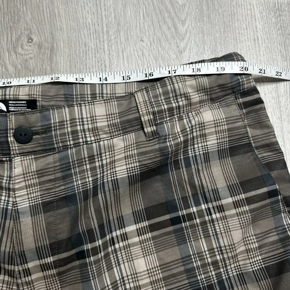 North Face Shorts Mens 40 Green Black Plaid Hiking Outdoor Cargo Performance Zip